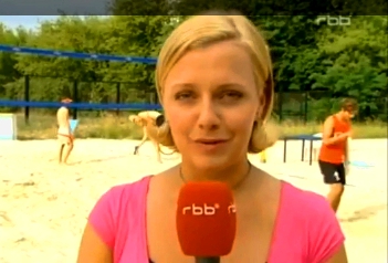 <b>Sarah Beckmann</b> berichtet auf East Side Beach über Beachvolleyball in Berlin - rbb-thumb
